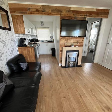 Signature, Scratby - Two Bed Chalet, Sleeps 7, Free Wi-Fi, Bed Linen And Towels Included, Pets Welcome And Onsite Entertainment Available Zewnętrze zdjęcie