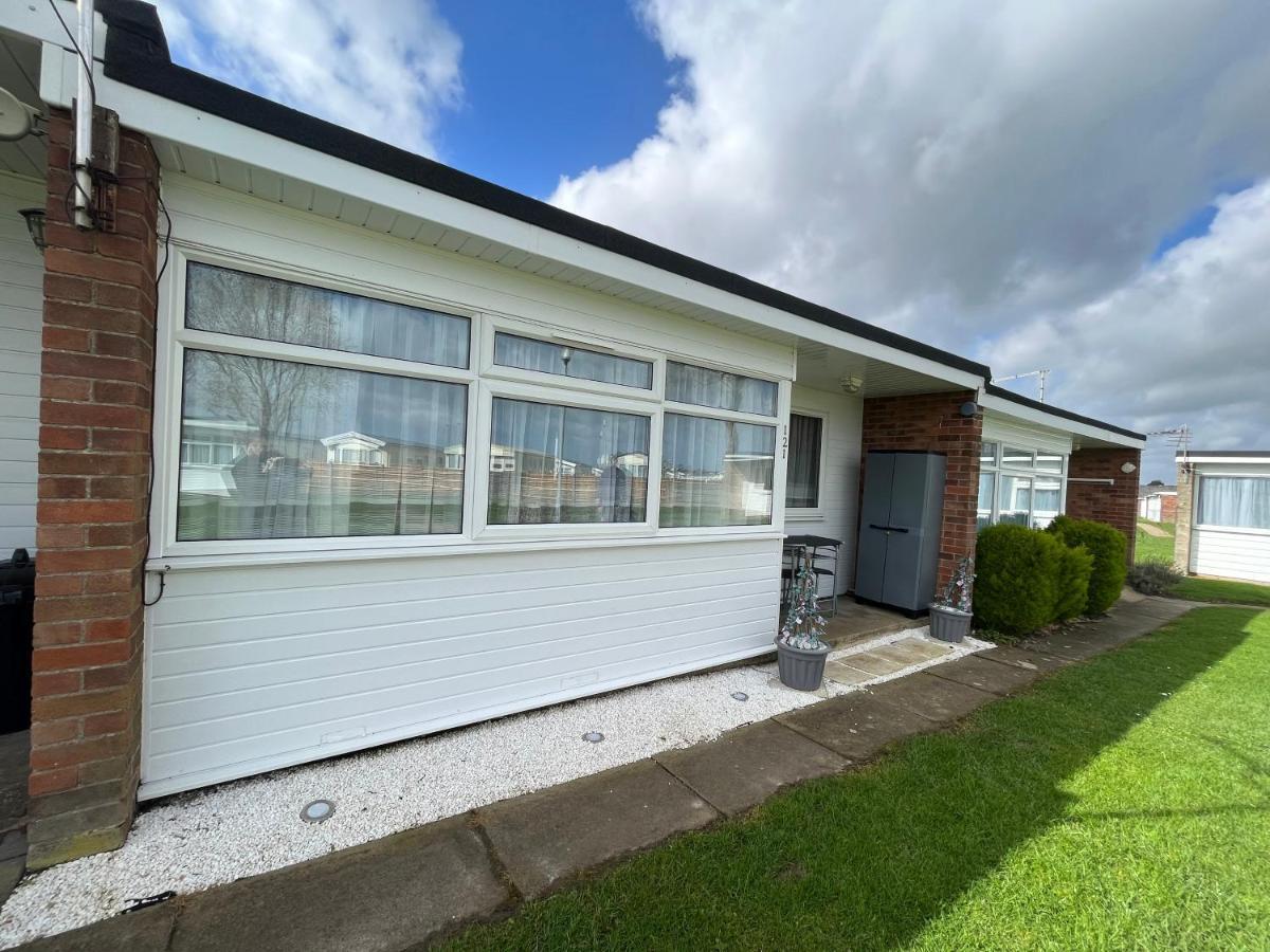 Signature, Scratby - Two Bed Chalet, Sleeps 7, Free Wi-Fi, Bed Linen And Towels Included, Pets Welcome And Onsite Entertainment Available Zewnętrze zdjęcie