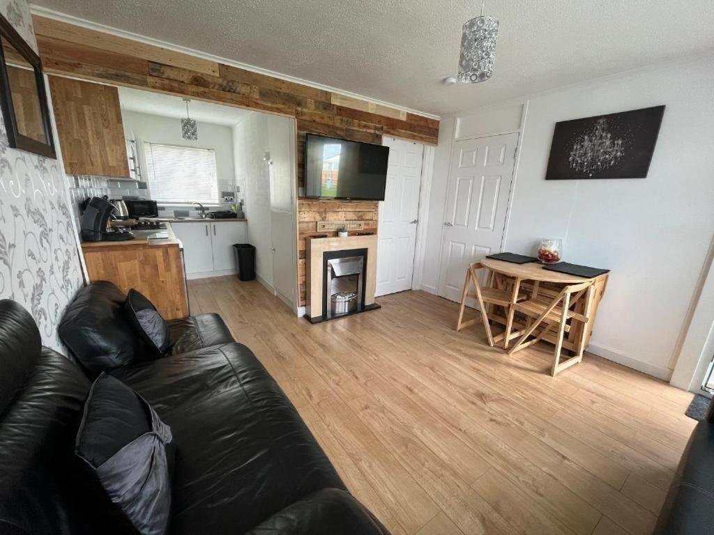 Signature, Scratby - Two Bed Chalet, Sleeps 7, Free Wi-Fi, Bed Linen And Towels Included, Pets Welcome And Onsite Entertainment Available Zewnętrze zdjęcie