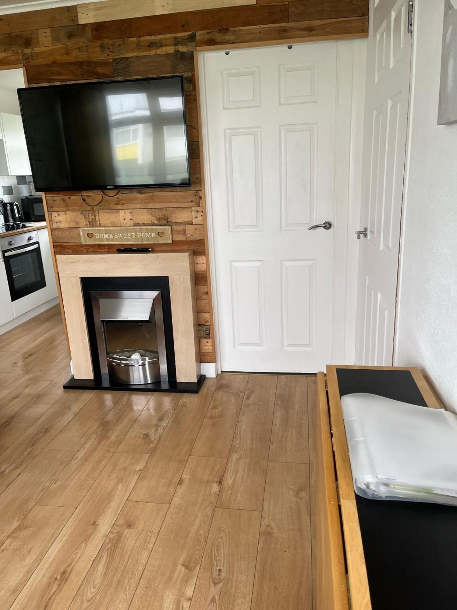 Signature, Scratby - Two Bed Chalet, Sleeps 7, Free Wi-Fi, Bed Linen And Towels Included, Pets Welcome And Onsite Entertainment Available Zewnętrze zdjęcie