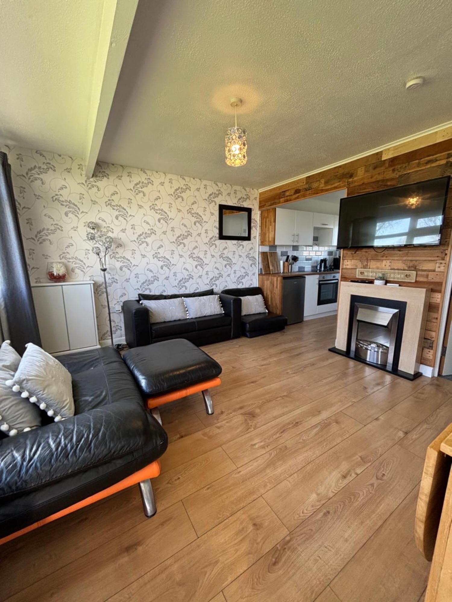 Signature, Scratby - Two Bed Chalet, Sleeps 7, Free Wi-Fi, Bed Linen And Towels Included, Pets Welcome And Onsite Entertainment Available Zewnętrze zdjęcie